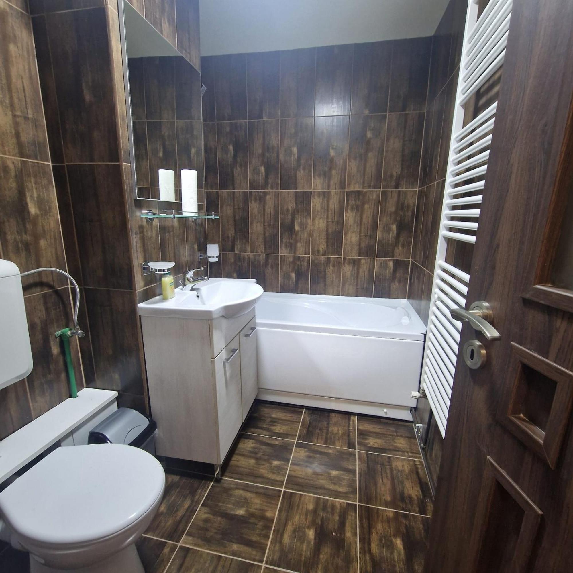 Apartament Iulius 3 Manastire Curtea de Argeş المظهر الخارجي الصورة